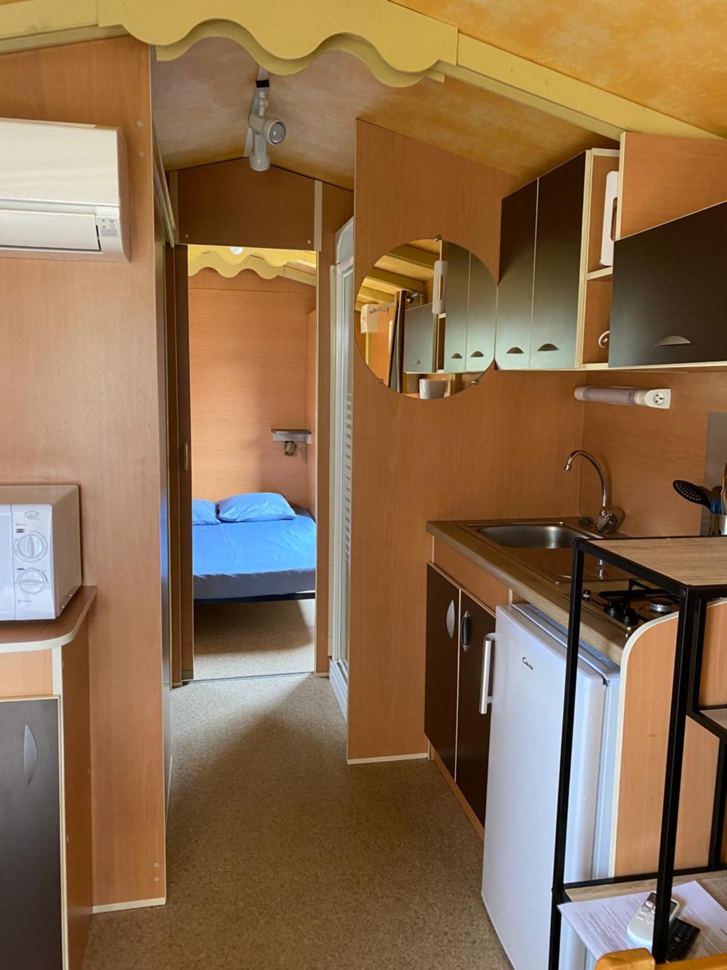 Camping Les Amandiers Castelnau-de-Guers Esterno foto