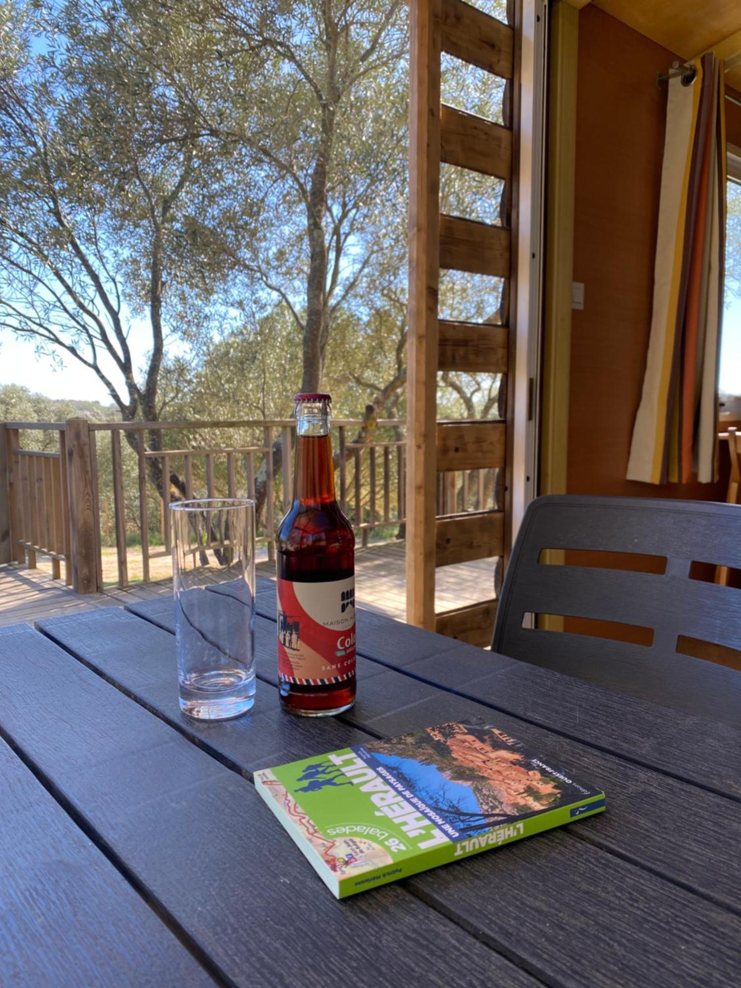 Camping Les Amandiers Castelnau-de-Guers Esterno foto